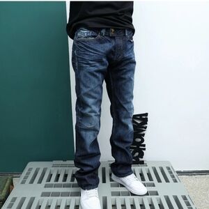 DIESEL VIKER-R-BOX DISTRESSED REGULAR STRAIGHT JEANS. SIZE 30 X 32. DARK WASH.